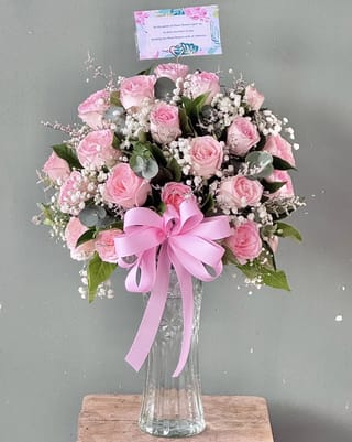 ช่อกุหลาบชมพูสิบแปดดอก