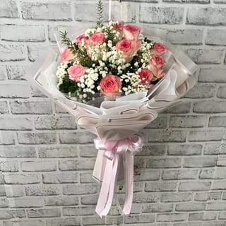 ช่อกุหลาบชมพูยิปโซห่อชมพูขาว