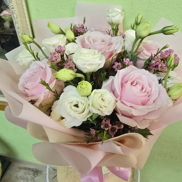 ช่อกุหลาบขาวชมพู 7 ดอก