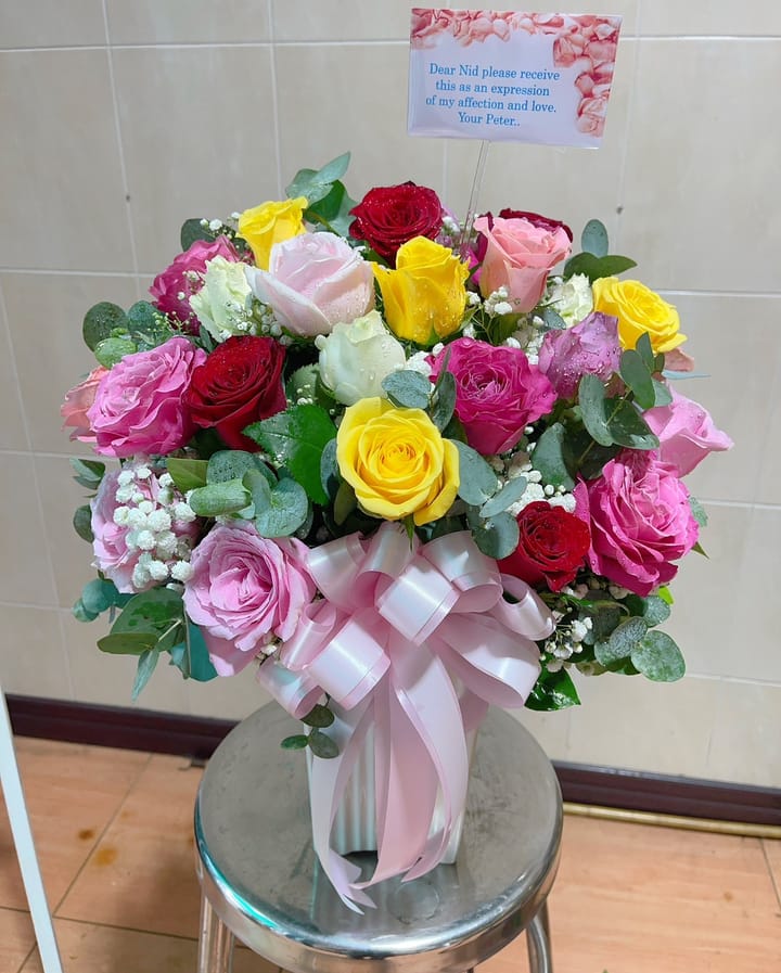 ช่อกุหลาบคละสีหลายโทน