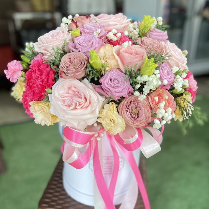 ช่อกุหลาบชมพูคาร์เนชั่นลิเซียนทัส